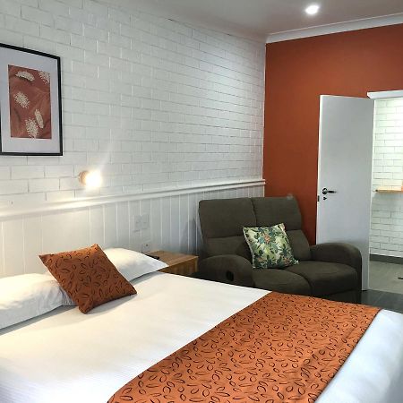 Gin Gin Village Motor Inn Motel Qld Экстерьер фото
