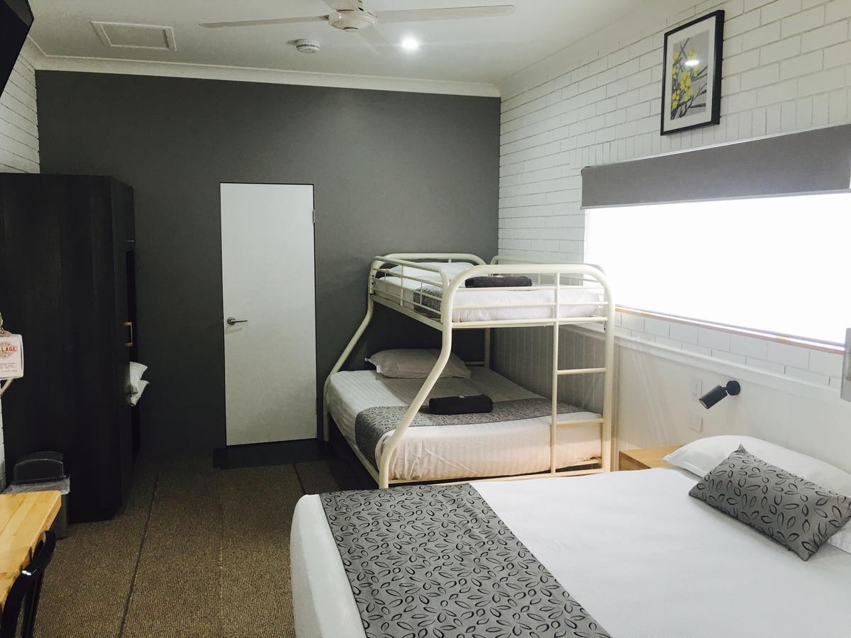 Gin Gin Village Motor Inn Motel Qld Экстерьер фото