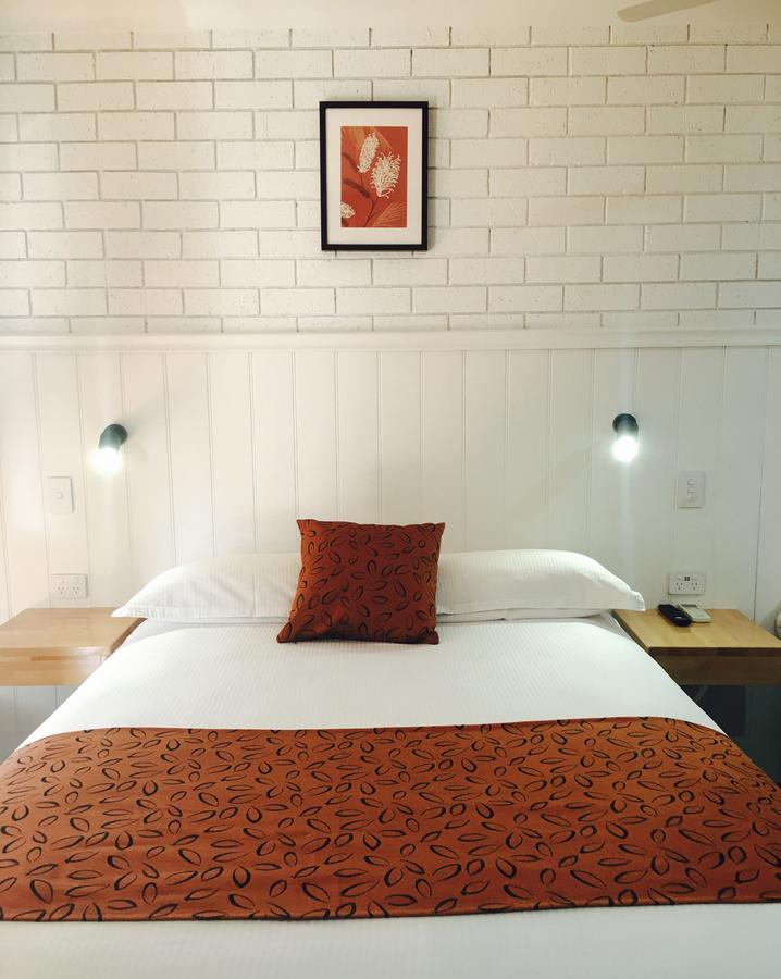 Gin Gin Village Motor Inn Motel Qld Экстерьер фото
